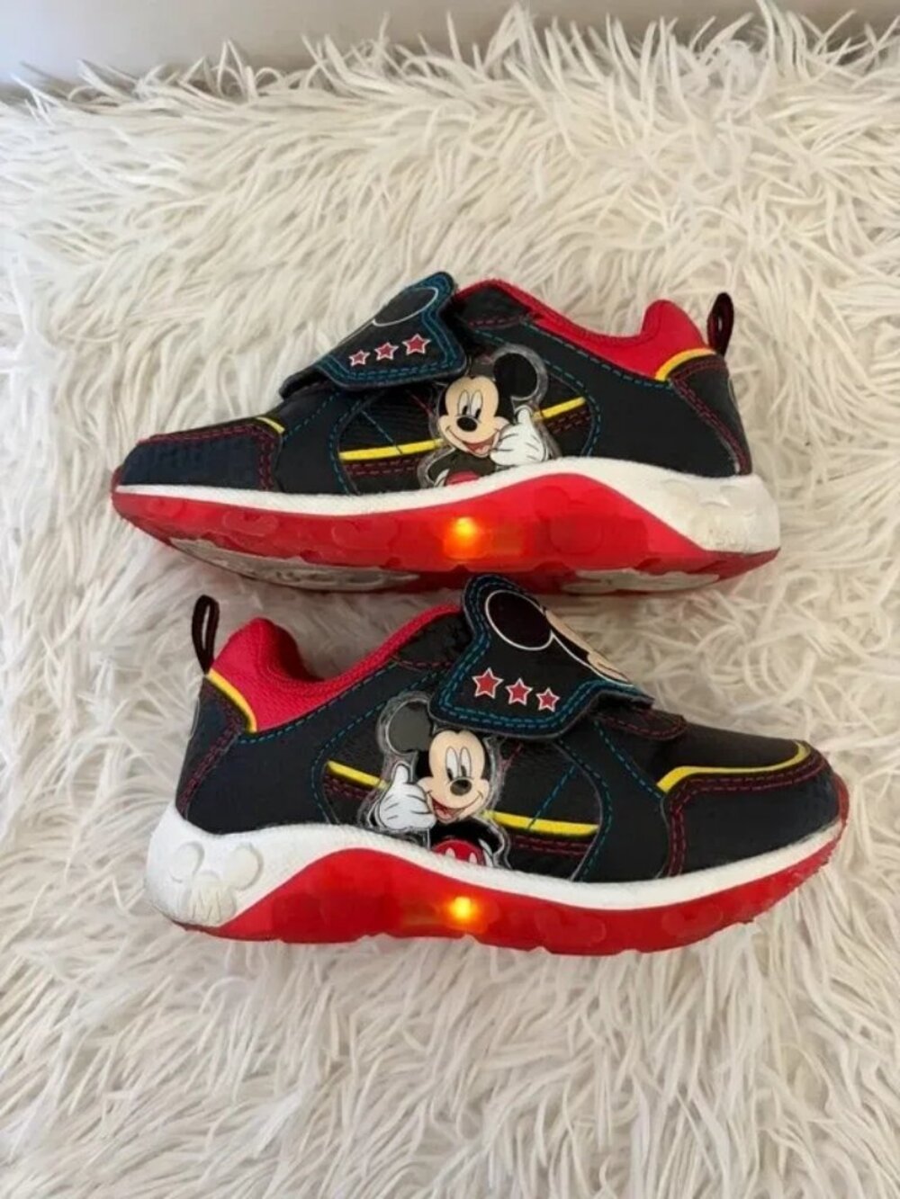 Disney Mickey Mouse Light Up Sneakers Size 9
